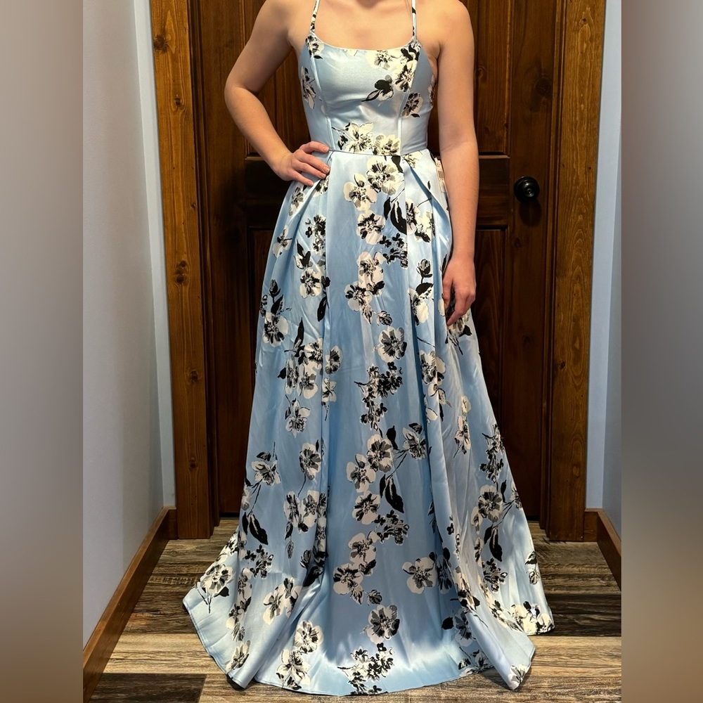 NEW prom dress